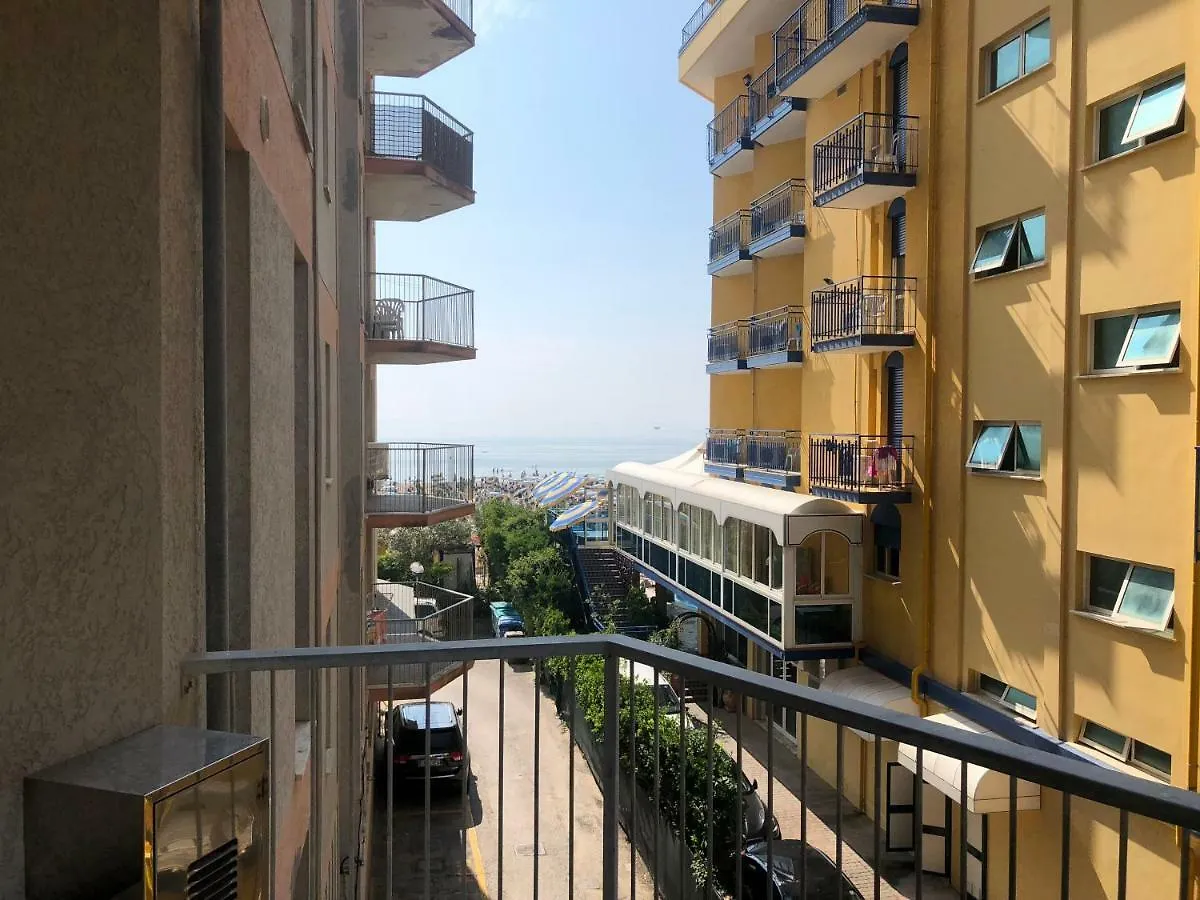 Centro Commerciale Otel Lido di Jesolo 0*,